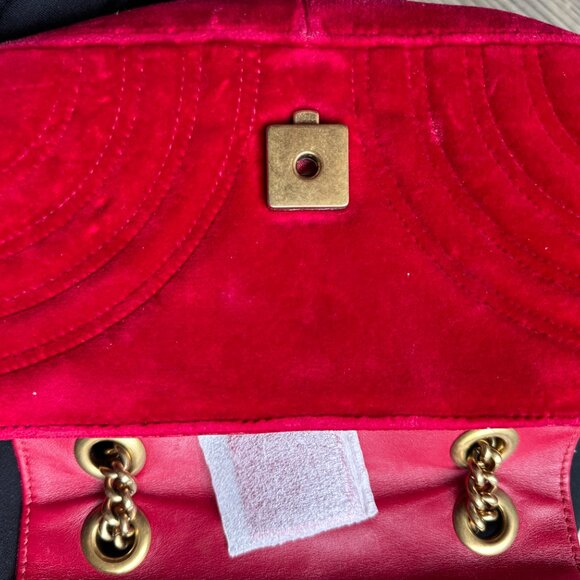 GUCCI - MATELASSE -VELVET HIBISCUS RED GC MARMONT MINI FLAP BAG - Picture 13 of 13